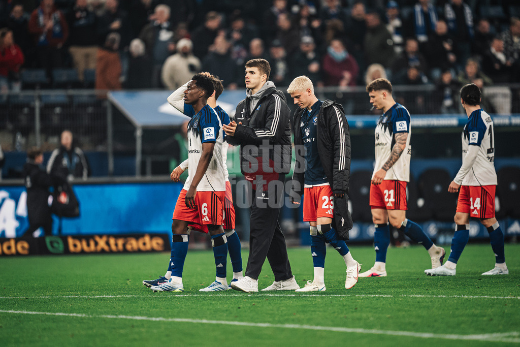 Fußball | Männer | Saison 2025/2026 | 1. Fußball-Bundesliga | 31. Spieltag | Hamburger SV vs. TSG Hoffenheim | 25.04.2026 | Luka Vuskovic (#44, HSV) applaudiert den Fans nach dem Abpfiff