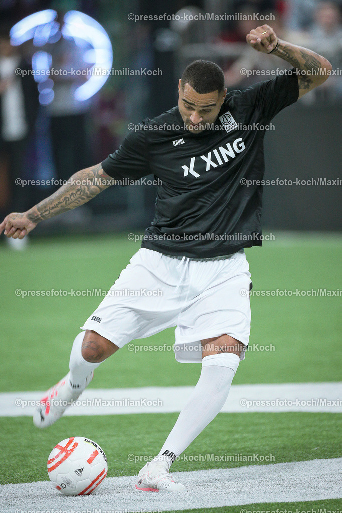 DueBL08042401047 | 08.04.2024, Düsseldorf, Fußball, Baller League, PSD Bank Dome, Final Four:  Kevin Prince Boateng (Teammanager Käfigtiger)
