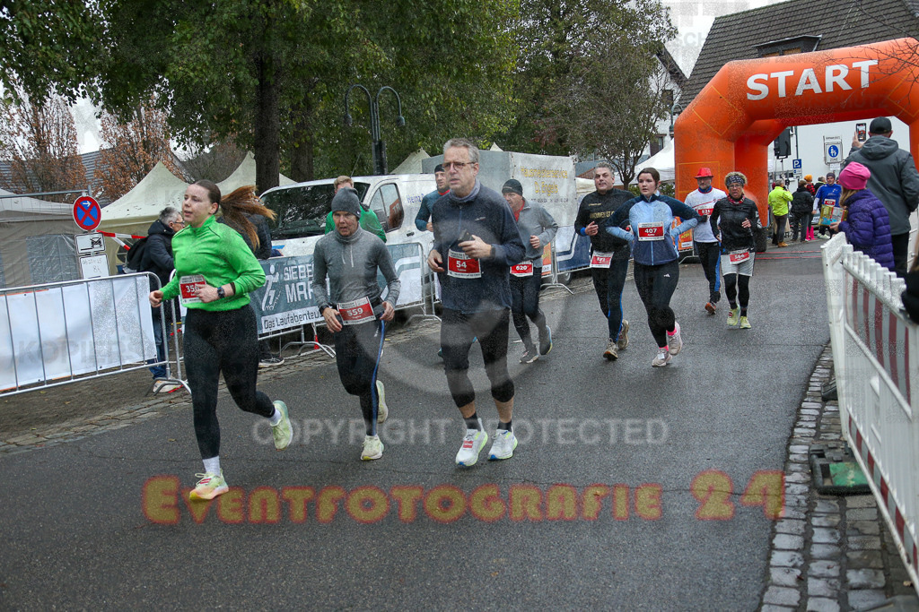 251130_1144_EX1_8595 | Sportfotografie im Rhein-Sieg Kreis, Köln, Bonn, NRW, Rheinland Pfalz, Hessen, etc. Unser Tätigkeitsfeld umfasst den Laufsport vom Volkslauf über den Marathon, Duathlon, Triathon bis zum Ultralauf wie Kölnpfad Ultra oder Schindertrail.