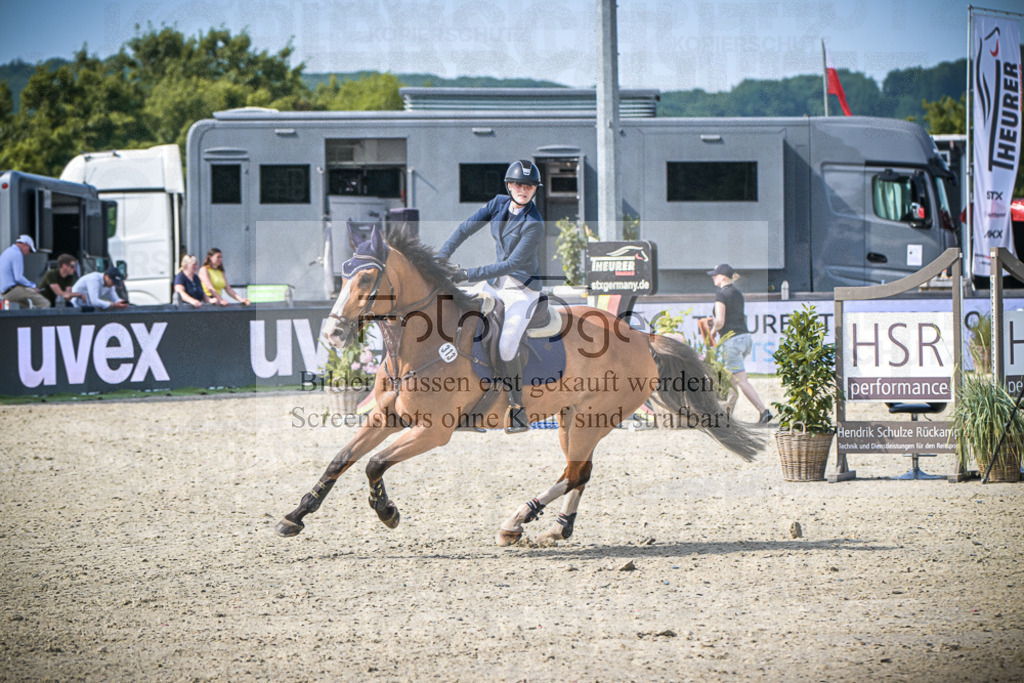 DOS_7502 | Entdecke hochwertige Reitturnierfotos von Foto Oger. Professionell, emotional und authentisch – jetzt Lieblingsmomente im Shop bestellen. - Realisiert mit Pictrs.com