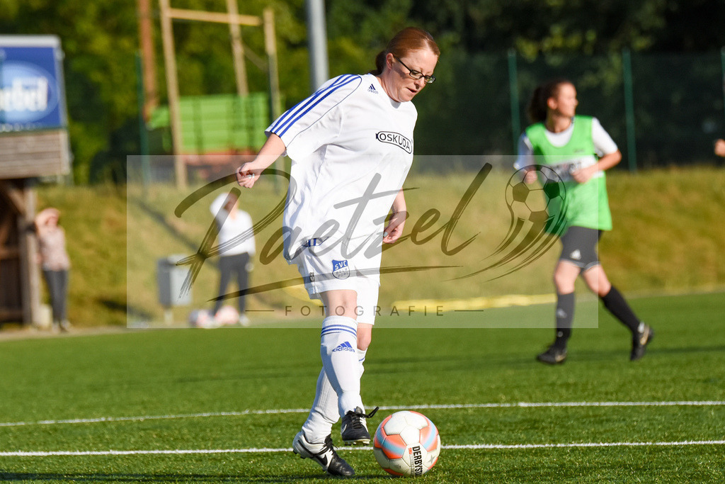 20180811_BORBEL_0004 | Fußball, Frauen:   beim Spiel der 1. Kreisklasse zwischen SG Borgloh/Kloster Oesede vs. SVC Belm-Powe am 11.08.2018 auf dem Kunstrasenplatz Borgloh in Borgloh, Deutschland.(Foto von Nico Paetzel) - Realisiert mit Pictrs.com