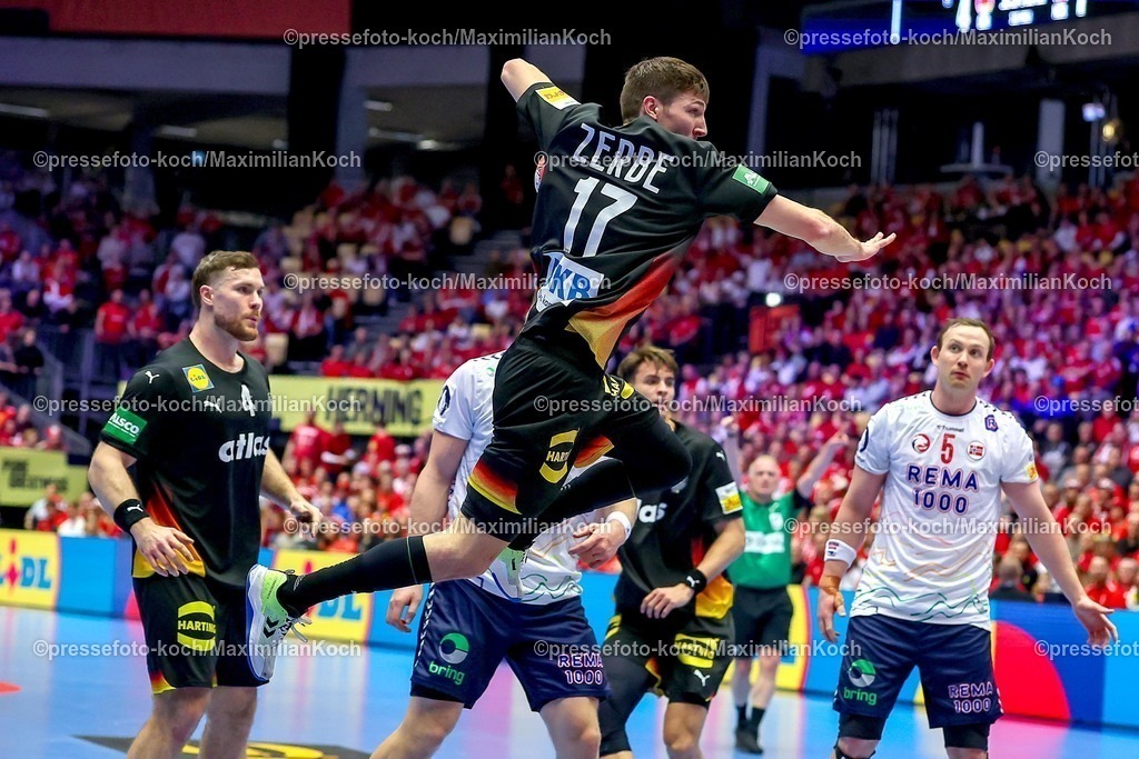 EHF24012603031 | 24.01.2026, Handball, Men's EHF EURO 2026, Deutschland - Norwegen, Jyske Bank Boxen in Herning, Dänemark, Main Round:  Lukas Zerbe (Germany #17) wirft aus Tor