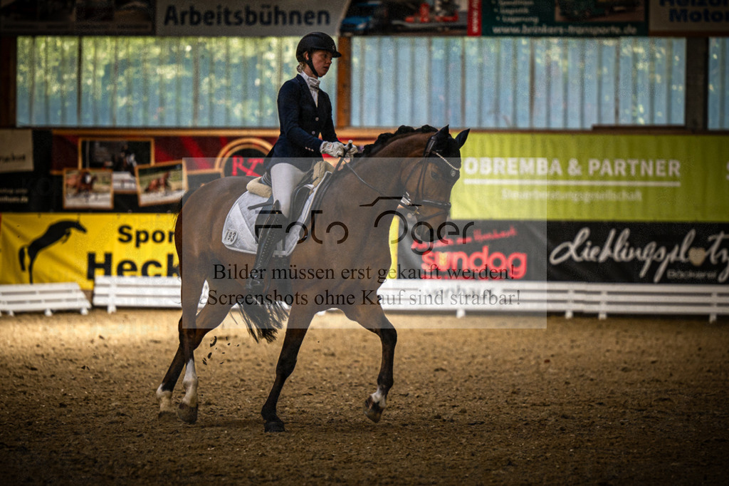 DOS_0687 | Entdecke hochwertige Reitturnierfotos von Foto Oger. Professionell, emotional und authentisch – jetzt Lieblingsmomente im Shop bestellen.Deutschlandweite Turnierfotografie. - Realisiert mit Pictrs.com