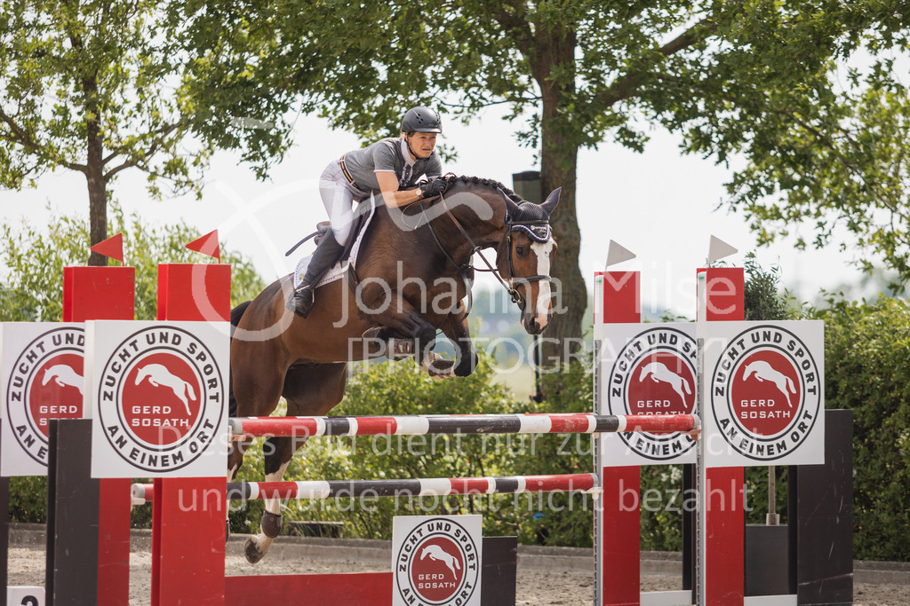 230616_Lemwerder_Springpf-M-765 | Deine schönsten Turniermomente als professionelle Fotos! Entdecke hochwertige Pferdesport-Fotografie im Online-Shop. Jetzt Fotos finden & bestellen!