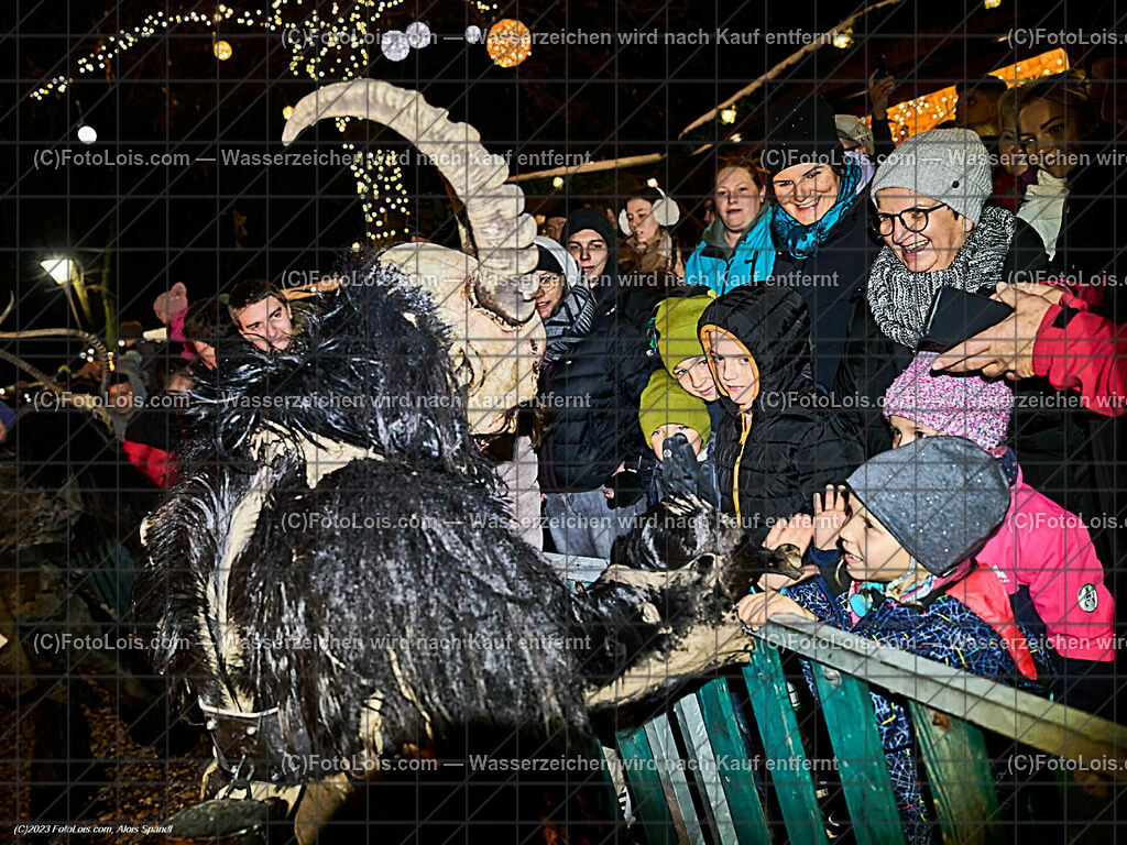 ALP5239_WIESELBURGER ADVENT_Perchtenlauf | (C)FotoLois.com, Alois Spandl, WIESELBURGER ADVENT, Perchtenlauf, So 10. Dez. 2023.