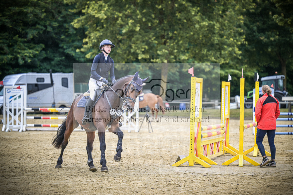 DOS_3533 | Entdecke hochwertige Reitturnierfotos von Foto Oger. Professionell, emotional und authentisch – jetzt Lieblingsmomente im Shop bestellen.Deutschlandweite Turnierfotografie. - Realisiert mit Pictrs.com