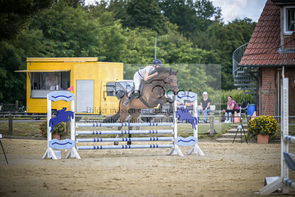 DOS_9295 | Entdecke hochwertige Reitturnierfotos von Foto Oger. Professionell, emotional und authentisch – jetzt Lieblingsmomente im Shop bestellen.Deutschlandweite Turnierfotografie. - Realisiert mit Pictrs.com