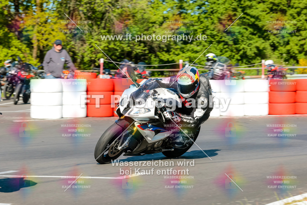Moto-TeamOBK-21124 | Hier findet Ihr Bilder von Touristenfahrten auf der Nürburgring Nordschleife oder von anderen Veranstaltungen die ich besucht habe. Viel Spass beim Durch Schauen 