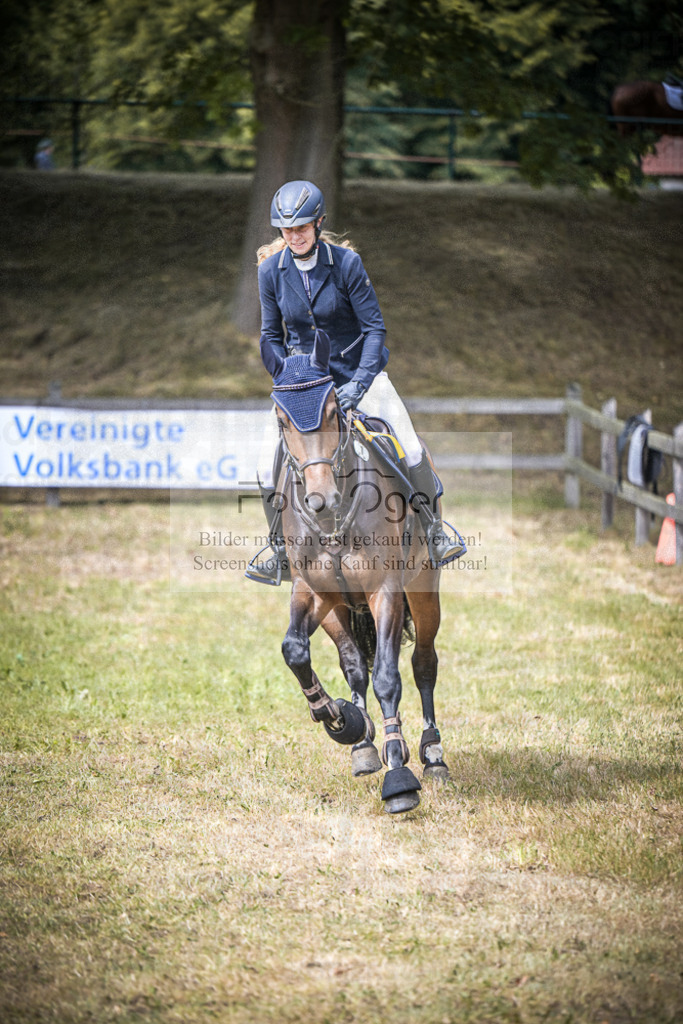DOS_0063 | Entdecke hochwertige Reitturnierfotos von Foto Oger. Professionell, emotional und authentisch – jetzt Lieblingsmomente im Shop bestellen.Deutschlandweite Turnierfotografie. - Realisiert mit Pictrs.com