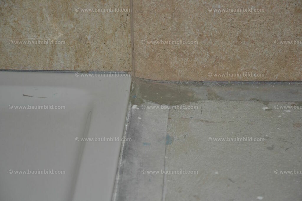 bib-lg21-fliesenlegerarbeiten-0070 | Nach LV-Leistungsgruppen sortierte Detailfotos über den Bau eines Hauses. Alle Hausbau-Bilder direkt vom Urheber und Autor der Website Haus-Selber-Bauen.com