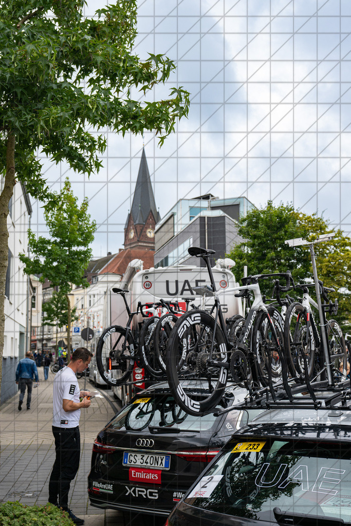 DeutschlandTour 2025 | Etappe 3 - Arnsberg (Start) | //  23.08.25: DeutschlandTour 2025 | Etappe 3 - Arnsberg (Start) / Arnsberg / Deutschland  //   CREDIT:www.bullenfotos.de, Martin König, Hörner Weg 40, D-49078 Osnabrück, +4917663732967 // Nutzung und Weitergabe nur zu den vereinbarten Zwecken. Presseanfragen an Ersteller. Alle Rechte beim Ersteller. Honorierung nach MFM. - Realisiert mit Pictrs.com