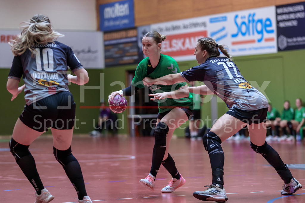 Handball, 2. Bundesliga Frauen, SV Werder Bremen - SV Union Halle-Neustadt | v.li.: Luise Albert (SV Werder Bremen, 66) und Ilona Kieffer (SV Union Halle-Neustadt, 72) im Zweikampf, Duell, Spielszene, Aktion, Action