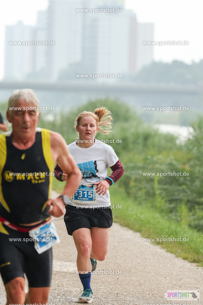LUR_1219 | 34. M-net Erlanger Triathlon 2025 #erlangertriathlon  #mnettriathlon2025 #mnettriathlon #team #olympischedistanz #mitteldistanz #triathlon #maindonaukanal  #erlangertriathlon2025 #yourpictrs #tv1848 #tv1848erlangen  #triathlonbayern #sportinerlangen #demsportverbunden #sportshot_your_pictrs Copyright: www.sportshot.de