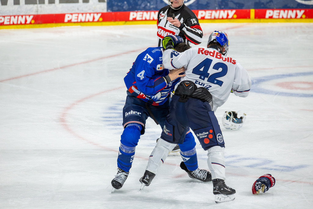 Playoff-Viertelfinale, Spiel 3: Adler Mannheim gegen Red Bull München***Faustkampf zwischen Nick Cicek (4, Mannheim) und Yasin Ehliz (42, München) | DEL, Deutsche Eishockey Liga Saison 2024/25, Playoff-Viertelfinale, Spiel 3: Adler Mannheim gegen Red Bull München***Faustkampf zwischen Nick Cicek (4, Mannheim) und Yasin Ehliz (42, München) - Realisiert mit Pictrs.com