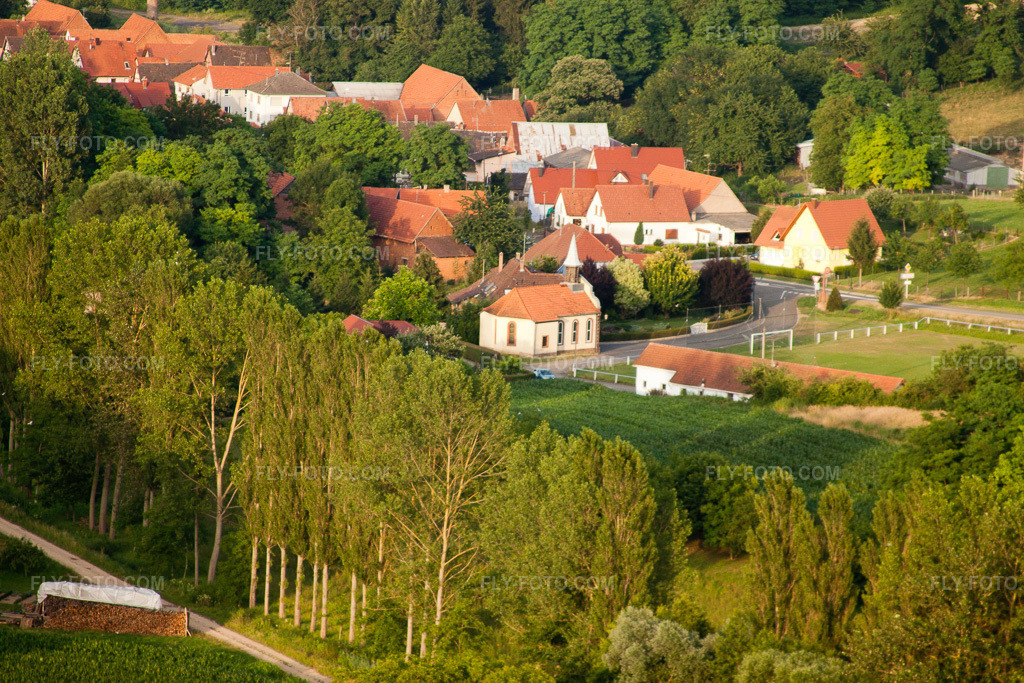 Aerial view: View of the town in Neewiller-près-Lauterbourg in the state Bas-Rhin, France.Photo: IMG_30633.jpg taken on 07/09/2010 by Werner Riehm/FLY-FOTO.comResolution of the original: 4752 x 3168 px