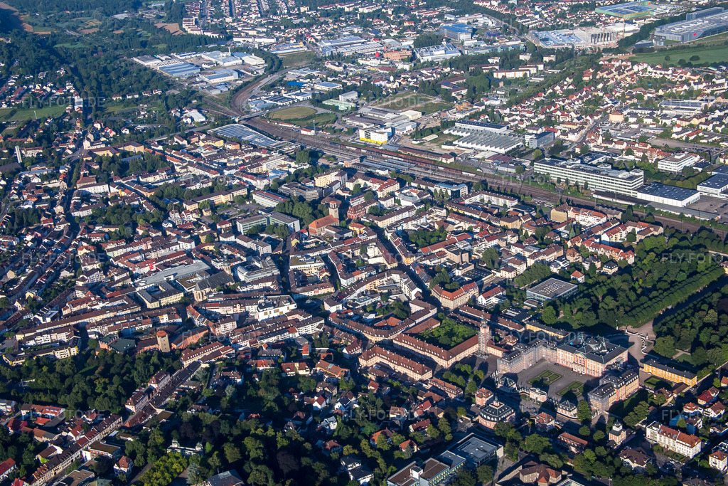Luftbild: Stadtzentrum von Nordosten in Bruchsal im Bundesland Baden-Württemberg in Deutschland. Foto: IMG_092333.jpg vom 01.08.2016 durch Werner Riehm/FLY-FOTO.de