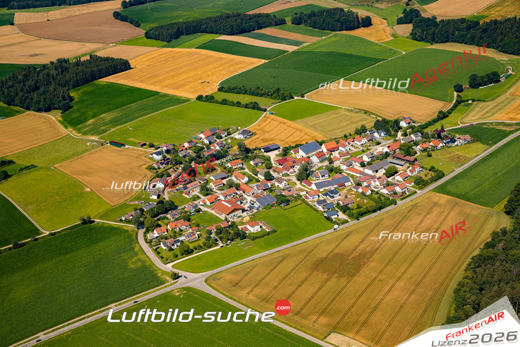 Das Luftbild zeigt : Zillenberg Ried - Die Luftaufnahme wurde 2024 vom UL-Flugzeug aus erstellt ( keine Drohne ) - Hochauflösende Luftaufnahme - Für grossformatige Ausdrucke geeignet. Die Geschenkidee !Mit Lizenz und Bildrechte bestellbar