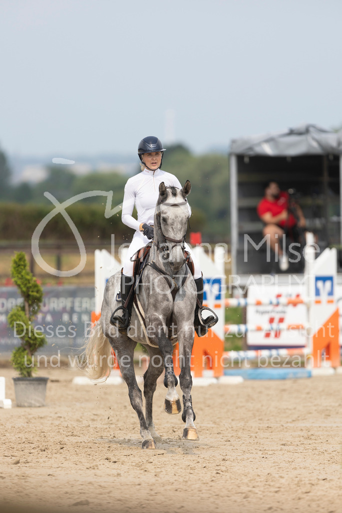 240627_LüPfSpTa_SprPf-L-142 | Deine schönsten Turniermomente als professionelle Fotos! Entdecke hochwertige Pferdesport-Fotografie im Online-Shop. Jetzt Fotos finden & bestellen!