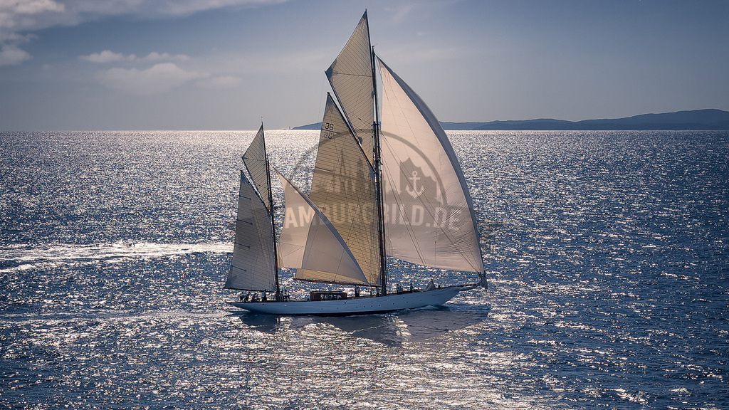 stativkunst-956 | Exklusive Hamburg collagen, tolle Segelbilder und viele weitere tolle Motive auf Leinwand, Poster, Alu-Dibond, u.v.m. findet Ihr bei uns auf hamburgbild.de. Findet Euer Wandbild für Euer Zuhause, Büro oder die  Praxis…. - Realisiert mit Pictrs.com