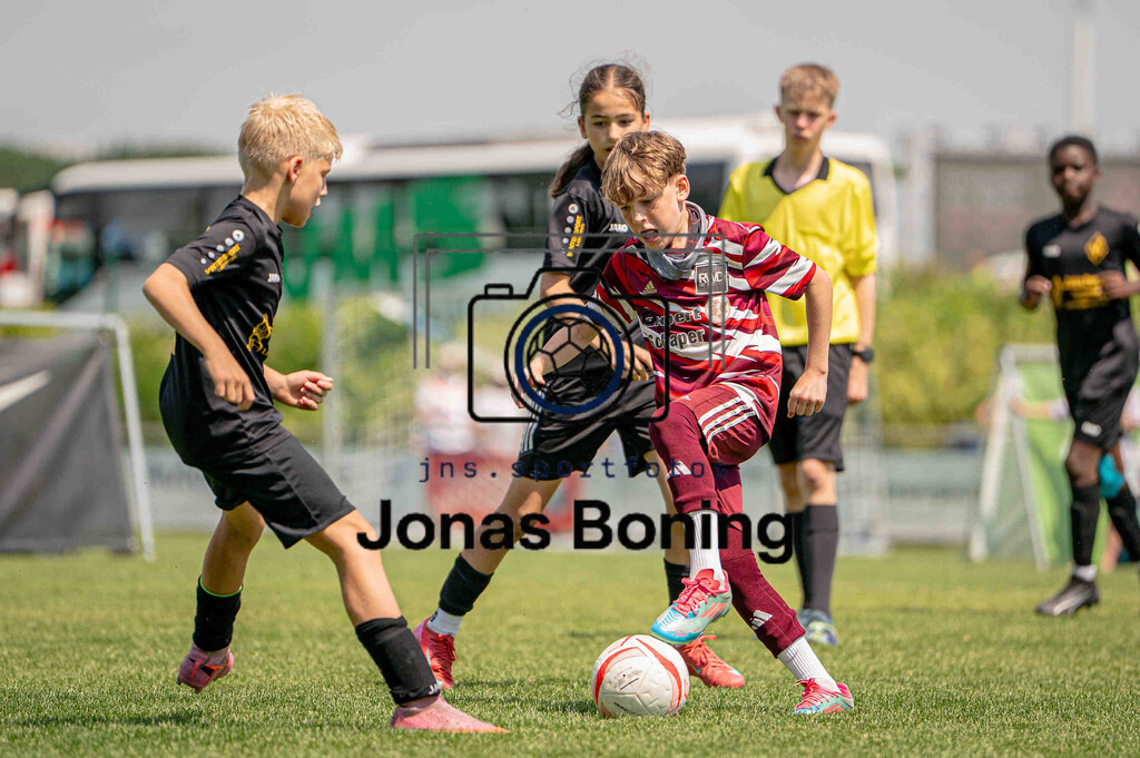 Fußball I E-Junioren I Saison 2025-2026 I OM-Cup Lüsche I Sonntag  I 23920 | jns.sportfotos - Realisiert mit Pictrs.com