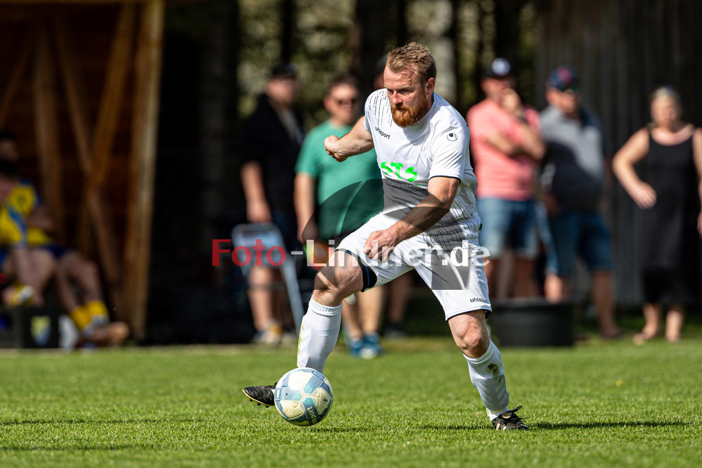 SC Böbing vs SG SV Eberfing/SV Söchering | Abstiegs Qualifikationsrunde A-Klasse Gruppe P, SC Böbing vs SG SV Eberfing/SV Söchering, 20240414,
Pawel PIZON (SVES 11) in Aktion,
2024-04-14 in Böbing (Sportplatz Böbing)
11 Pawel PIZON (SVES 11)
Copyright: WolfgangxLindner foto-lindner.de