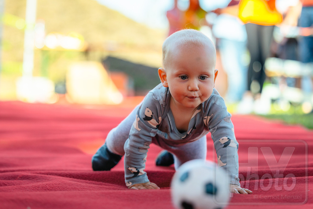 16. Hoywoj-CityLauf im Sportforum Hoyerswerda - 16.09.2023 | 10m VdK-Windel-Flitzer - Realisiert mit Pictrs.com