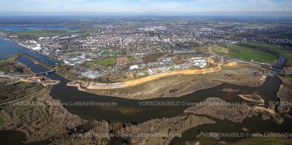 Wesel240310716-Pano | Luftbild, Lippemündungsraum NSG Naturschutzgebiet Lippemündung, Baustelle Südumgehung B58n, Baustelle und Neubau Brücke Schillstraße B58 an der Niderrheinbrücke Wesel und Büdericher Insel, Blick nach Wesel, Wesel, Nordrhein-Westfalen, Deutschland