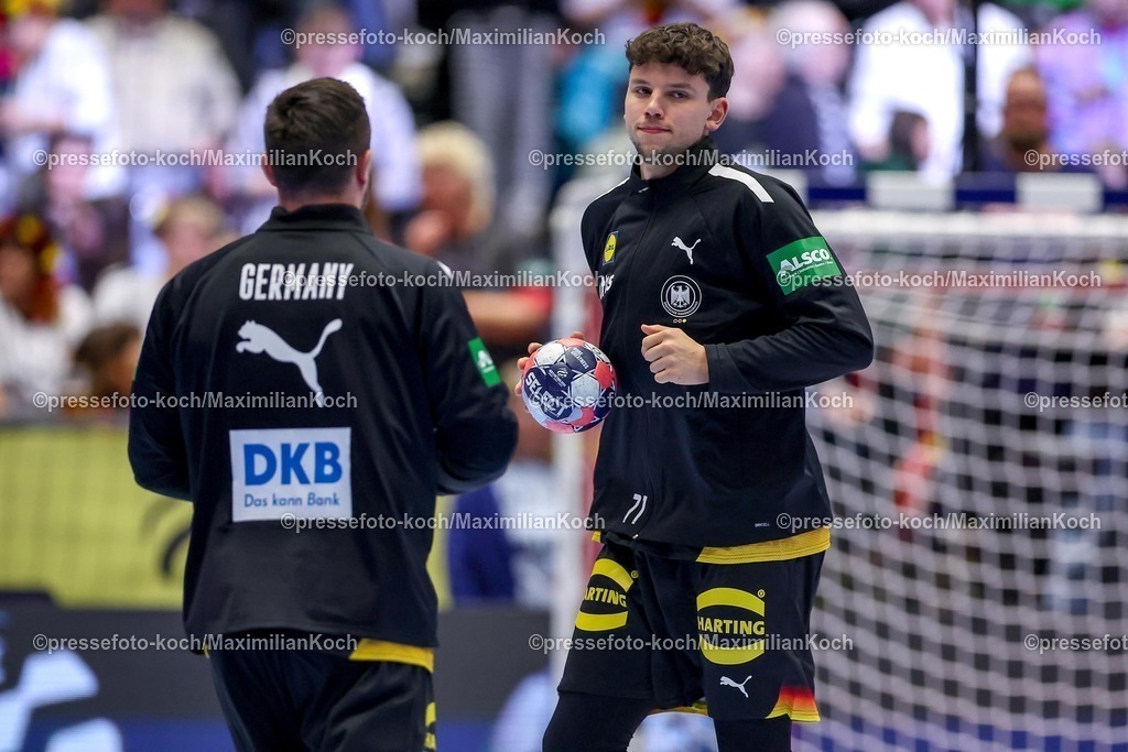 EHF19012602166 | 19.01.2026, Handball, Men's EHF EURO 2026, Deutschland - Spanien, Jyske Bank Boxen in Herning, Dänemark, Preliminary Round:  Marko Grgic (Germany #71) neben  Jannik Kohlbacher (Germany #80) 