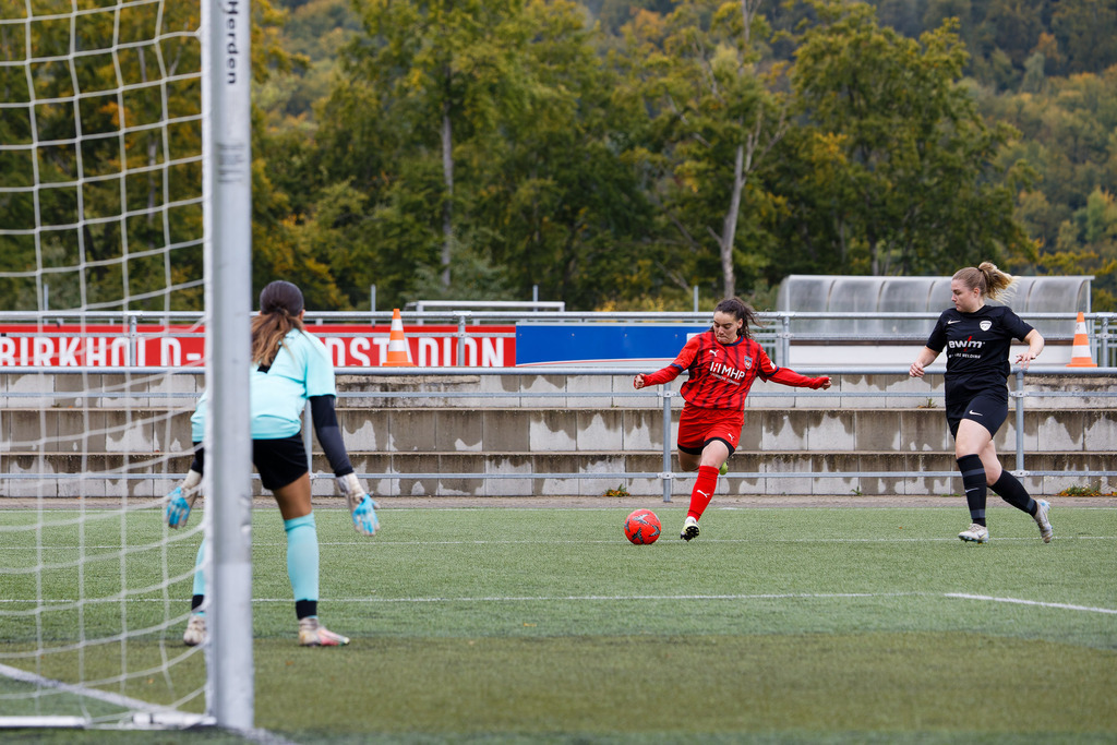 FCHHOH_251005_7975 | 1.FC Heidenheim 1846 II vs. SGM Hohenmemmingen/Sontheim, Fußball, Frauen, Bezirksliga, 2025/2026, 4. Spieltag, 05.10.2025 in Heidenheim, Kunstrasen b. Voith-Arena West(Foto: Michael Bulling) - Realisiert mit Pictrs.com