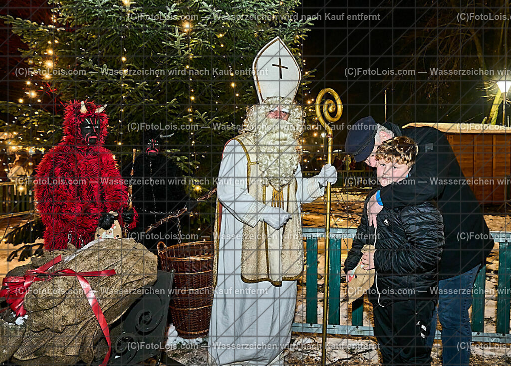 ALP4917_Wieselburger Advent_NikolausAbend | (C)FotoLois.com, Alois Spandl, WIESELBURGER ADVENT, der Nikolaus kommt zu den Kindern und bringt Geschenke, Fr 8. Dez. 2023.