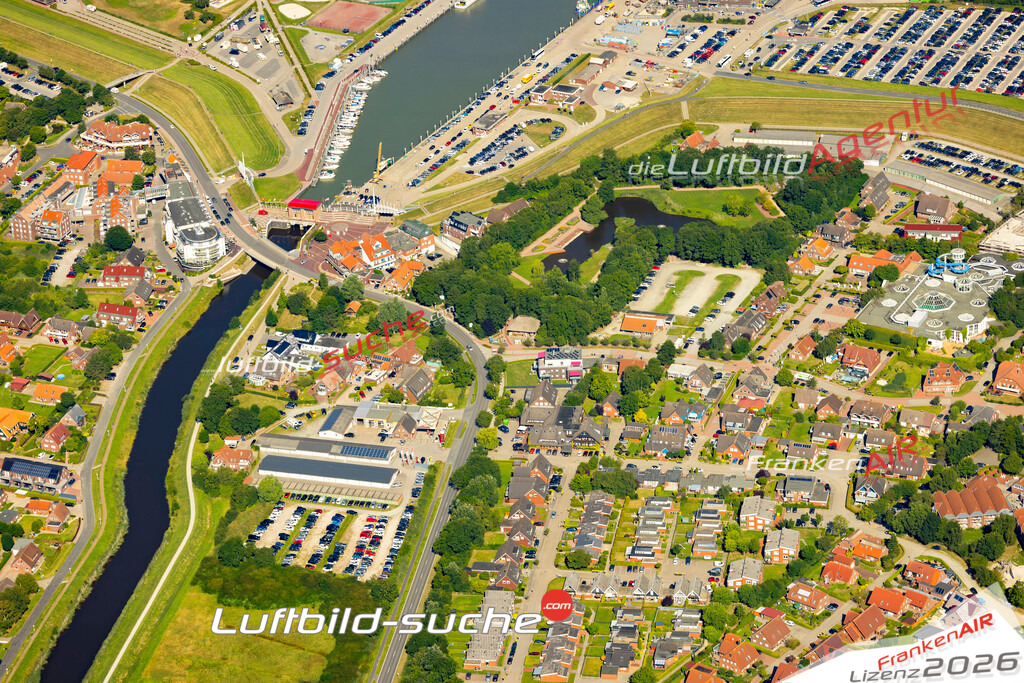 Aktuelles Luftbild von Bensersiel Esens - Die Luftaufnahme wurde 2022 mittels UL-Flugzeug erstellt ( keine Drohne ) - hochauflösende Kamera-Systeme von  Canon -Beste Qualität - Für grossformatige Ausdrucke geeignet. Die Geschenkidee !