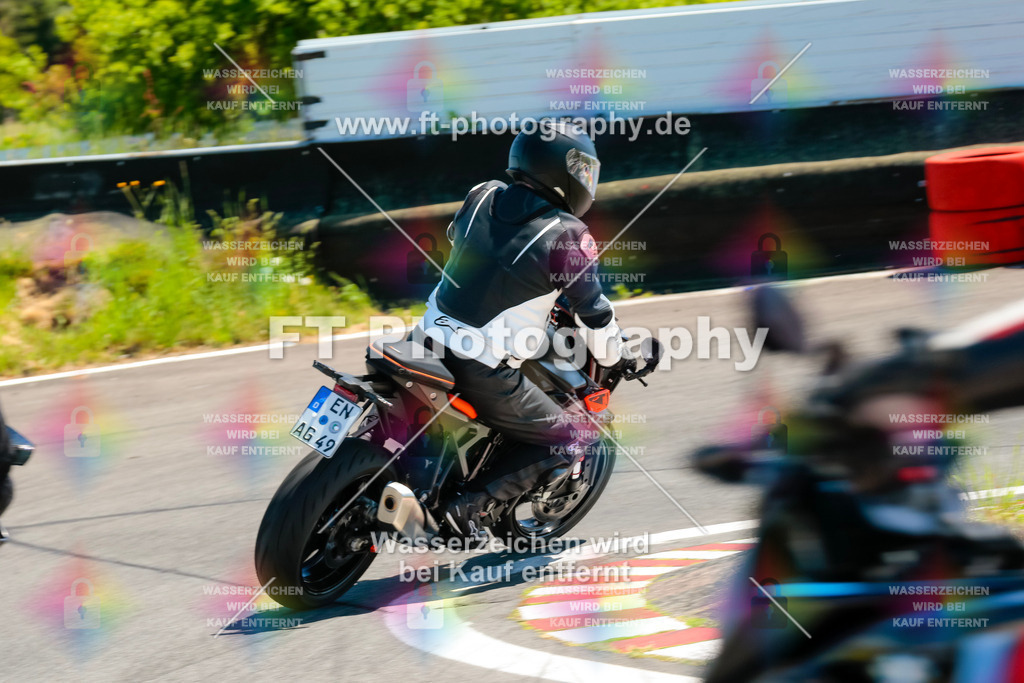 Moto-TeamOBK-21878 | Hier findet Ihr Bilder von Touristenfahrten auf der Nürburgring Nordschleife oder von anderen Veranstaltungen die ich besucht habe. Viel Spass beim Durch Schauen 