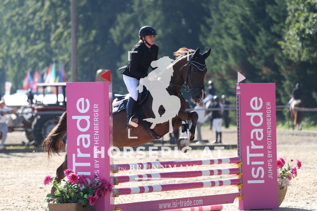 DL2Q7758 | Willkommen bei Brunnmayr - Design & Fotografie – Ihrem Spezialisten für Reitturniere und Pferdeveranstaltungen in Oberösterreich, Salzburg und Bayern! Seit über 17 Jahren sind wir leidenschaftlich dabei.