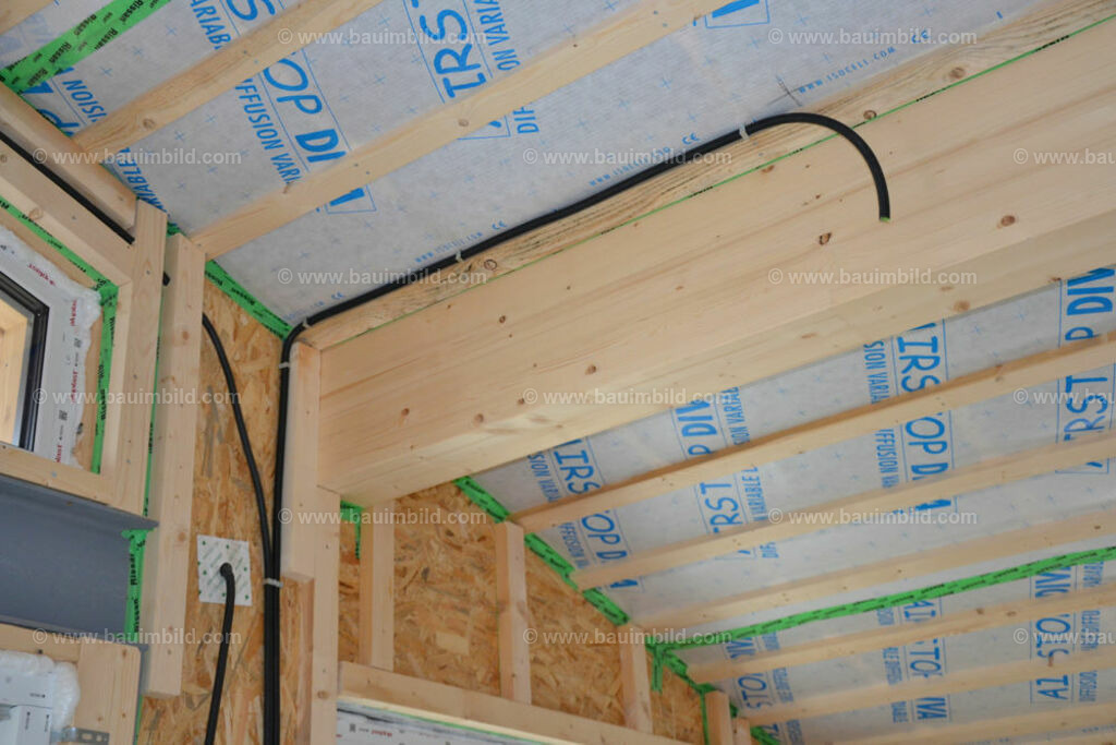 bib-lg17-elektroinstallation-0157 | Nach LV-Leistungsgruppen sortierte Detailfotos über den Bau eines Hauses. Alle Hausbau-Bilder direkt vom Urheber und Autor der Website Haus-Selber-Bauen.com