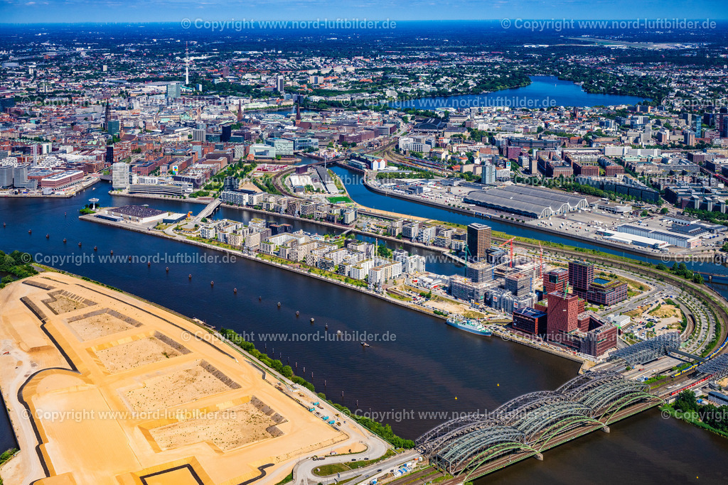 Hamburg_Baakenhafen_Hafencity_ELS_0685200625 | HAMBURG 20.06.2025 Fluß - Brückenbauwerk Elbbrücken - Norderelbbrücke über die Ufer der Elbe in Hamburg. // River - bridge structure Elbbruecken - Norderelbbruecke on the banks of the Elbe in Hamburg. Foto: Martin Elsen