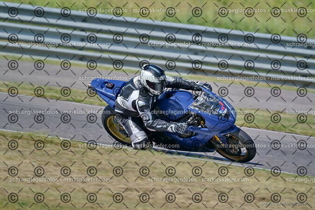 26BT02-0133 | markuskiefer.com - Realisiert mit Pictrs.com