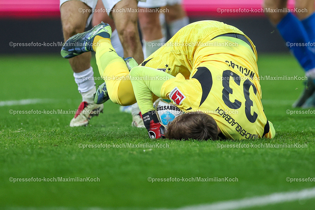 BMG14122401090 | 14.12.2024, Fußball, Borussia Mönchengladbach - Holstein Kiel, 1. Fußball Bundesliga, Borussia-Park, Saison 2024 2025: Torwart Moritz Nicolas (Mönchengl. #33)DFB regulations prohibit any use of photographs as image sequences and or quasi-video.