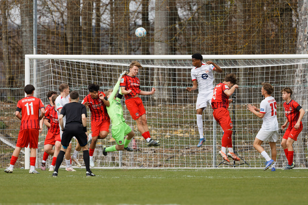 FCHOFK_260418_6-7 | 1.FC Heidenheim 1846 vs. Offenbacher Kickers, Fußball, U17, B-Junioren, NWL, U17-DFB-Nachwusliga, 2025/2026, 10. Spieltag, 18.04.2026 in Heidenheim, Walter-Birkhold-Jugendstadion (Foto: Michael Bulling) - Realisiert mit Pictrs.com