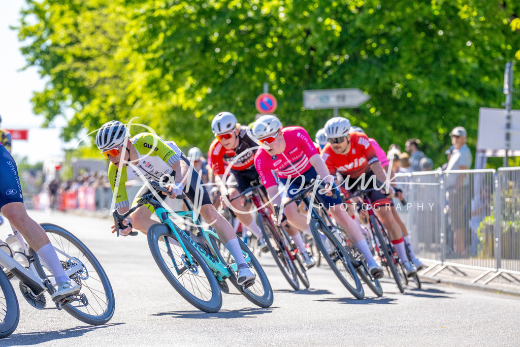 Spurt in den Mai 2026 - Großer Preis der Sparkasse Neuss | Annual one-day road cycling race "Großer Preis der Sparkasse Neuss" held in Büttgen, Germany, organized by VfR Büttgen 1912 e.V. The event features multiple races across all age categories from U11 youth to Elite men. - Realisiert mit Pictrs.com
