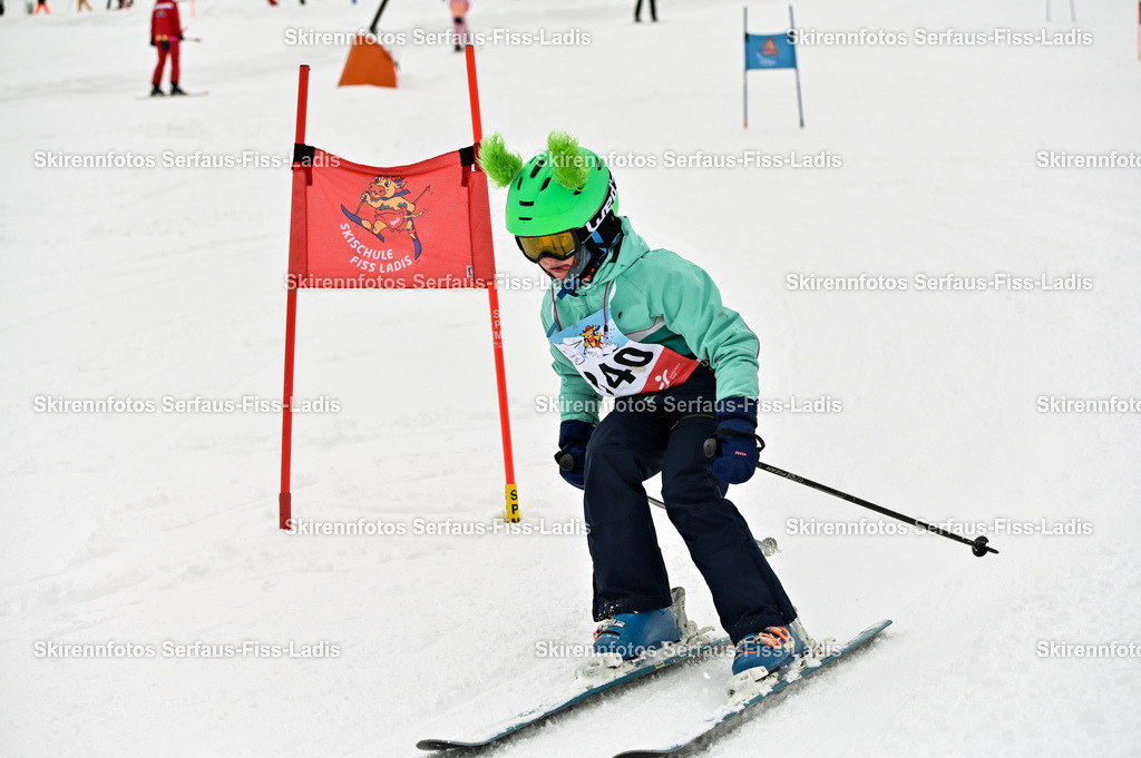 SRF_20.02.2026_1038 | Skirennfotos,Serfaus,Fiss,Ladis,Kinderskirennen,Winter,Tirol,Oberland,skirace,SFL,feelfree,weil wir's genießen,ski,Ski,skifahren,Sonnenplateau, - Realisiert mit Pictrs.com