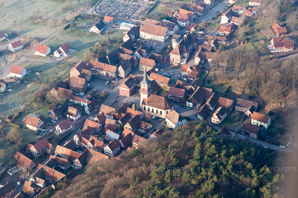 Aerial view: View of the town in Offwiller in the state Bas-Rhin, France.Photo: IMG_105270.jpg taken on 03/25/2018 by Werner Riehm/FLY-FOTO.comResolution of the original: 5472 x 3648 px