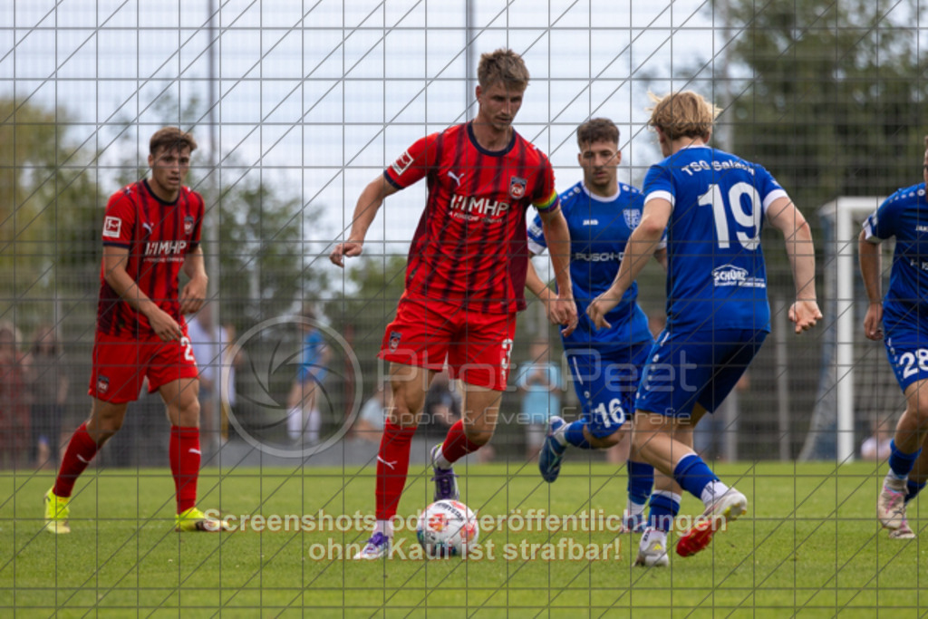 20250706_172022_2133 | #,TSG Salach (blau) vs. 1.FC Heidenheim (rot), Fußball, Freundschaftsspiel - WfV, Saison 2025/2026, Rasensportplatz, Staufenecker Str. 41, 73084 Salach, 06.07.2025 - 15:30 Uhr,Foto: PhotoPeet-Sportfotografie/Peter Harich