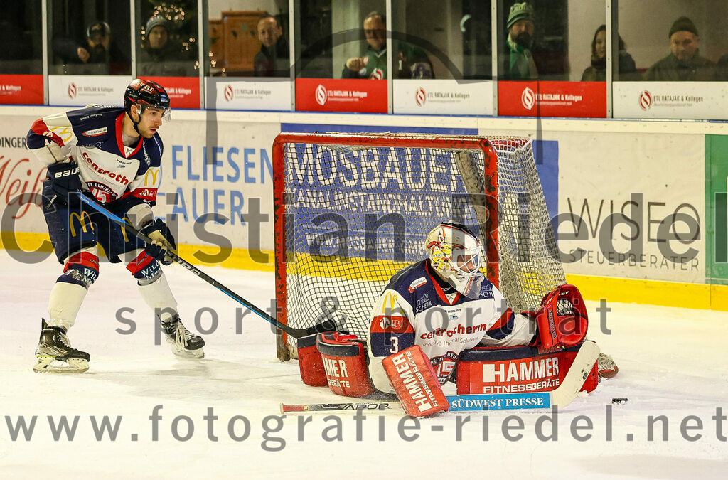 2024-01-05_128_TSV_Erding_gegen_VfE_Ulm-Neu-Ulm | Erding, Deutschland, 05.01.2024:
Eishockey, Bayernliga Vorrunde 2023 / 2024, 22. Spieltag, TSV Erding gegen VfE Ulm/Neu-Ulm, Endergebnis: 7:6

Torwart David Heckenberger (VfE Ulm/Neu-Ulm e. V., #3)

Foto: Christian Riedel / fotografie-riedel.net