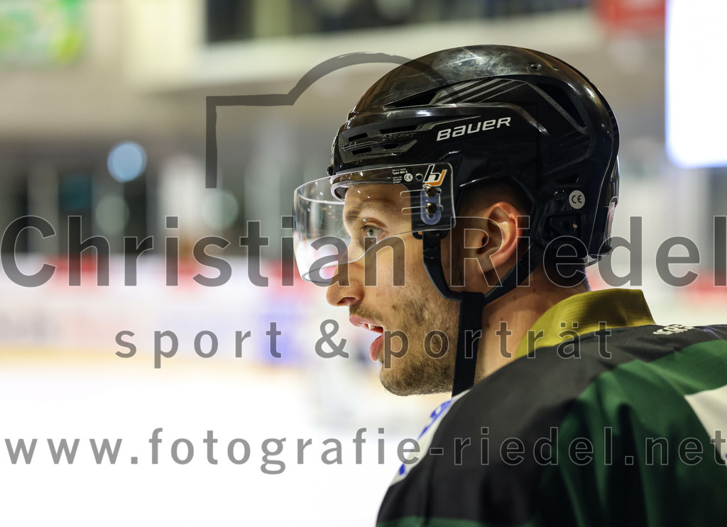 2022-11-04_080_Eishockey_TSV_Erding_gegen_TSV_Peissenberg | Erding, Deutschland, 04.11.2022:
Eishockey, Bayernliga 2022 / 2023, 10. Spieltag, TSV Erding gegen TSV Peißenberg, Endergebnis: 4:3

Bastian Cramer (Erding Gladiators, #34)

Foto: Christian Riedel / fotografie-riedel.net