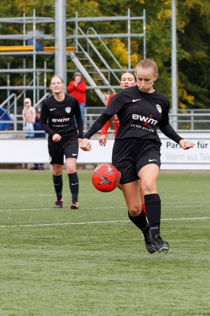 FCHHOH_251005_6977 | 1.FC Heidenheim 1846 II vs. SGM Hohenmemmingen/Sontheim, Fußball, Frauen, Bezirksliga, 2025/2026, 4. Spieltag, 05.10.2025 in Heidenheim, Kunstrasen b. Voith-Arena West(Foto: Michael Bulling) - Realisiert mit Pictrs.com