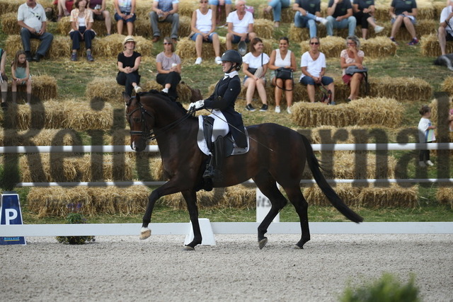 Birkhof_2022_GrandPrixSpecial_Nicole Isser_DiCaprio 4 (2) | Alle Fotos der Reiterjournal Fotografin Doris Matthaes im Reiterjournal Online-Fotoshop. - Realisiert mit Pictrs.com