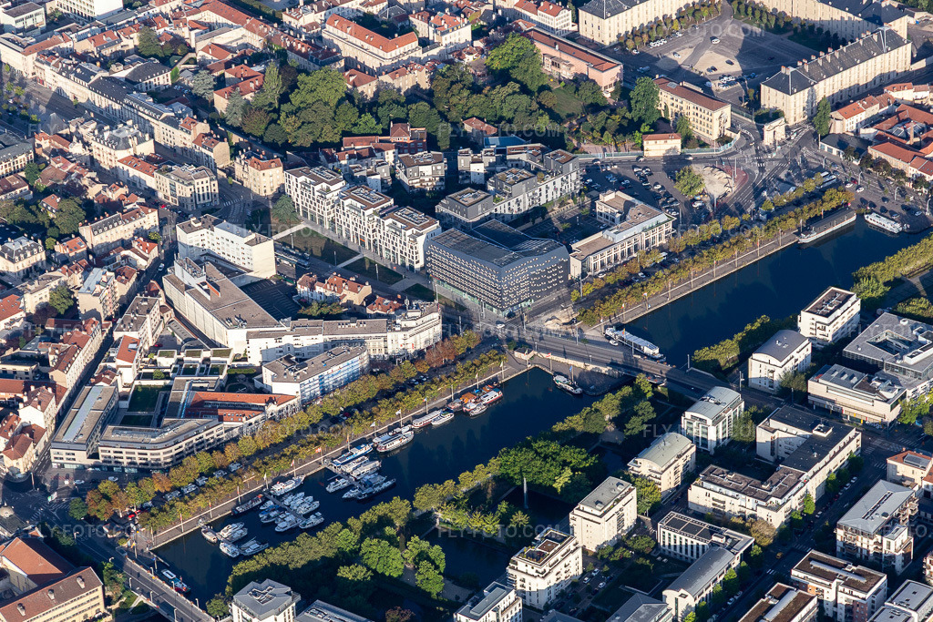 Aerial view: Marina Port de plaisances Nancy Saint Georges with sports boat moorings and boat slips on the banks of the Moselle with Aparthotel Adagio access Nancy Centre and ibis Nancy Sainte-Catherine in the district Port Sainte-Catherine Le Jardin in Nancy in the state Meurthe et Moselle, France.Photo: IMG_117870.jpg taken on 09/14/2019 by Werner Riehm/FLY-FOTO.comResolution of the original: 5192 x 3461 px