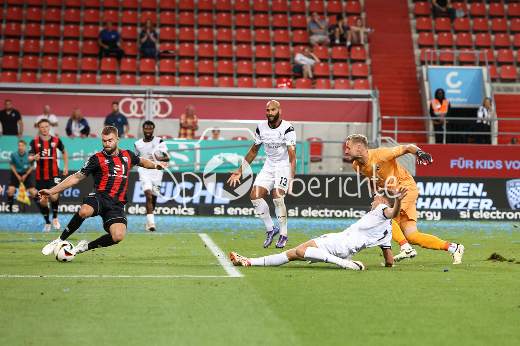 FC Ingolstadt - SV Waldhof Mannheim | Yannick DEICHMANN (FCI #20) klaert in letzter Sekunde auf der Linie / Nicklas SHIPNOSKI (Waldhof #7) / Marius FUNK (FCI #1) / Terrence BOYD (Waldhof #13)