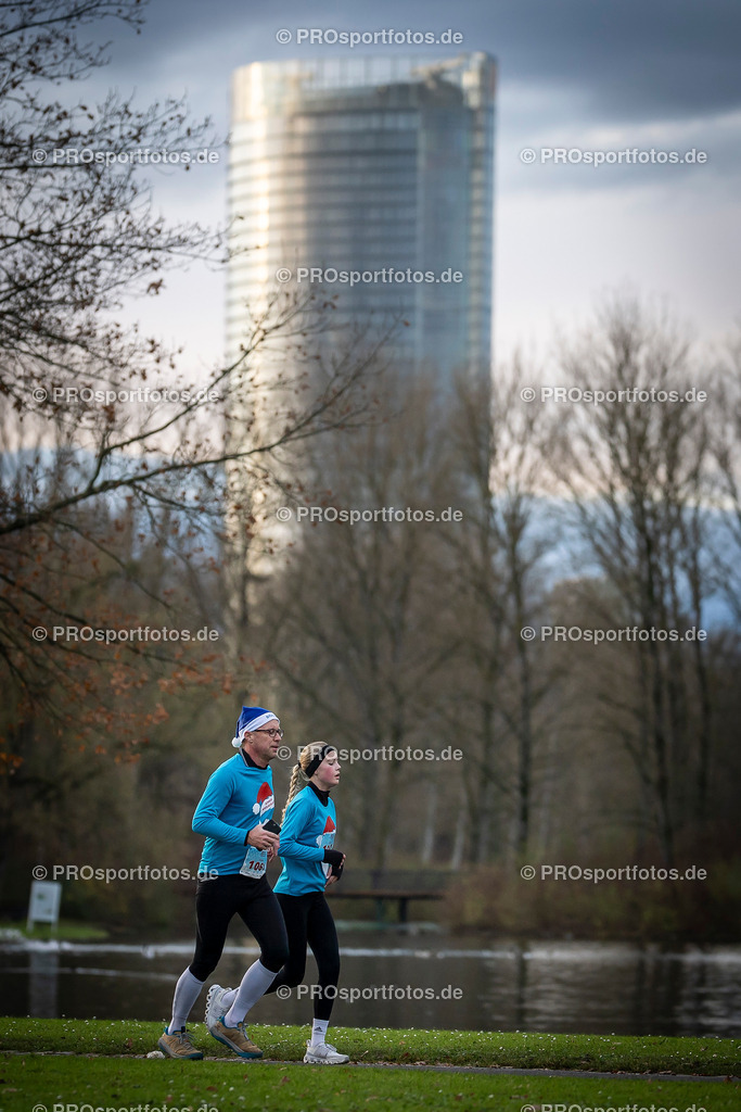 Bonner Nikolauslauf in Bonn, 08.12.2024 | Impressionen vom Bonner Nikolauslauf am 08.12.2024 in Bonn (Freizeitpark Rheinaue). Foto: BEAUTIFUL SPORTS/Axel Kohring
