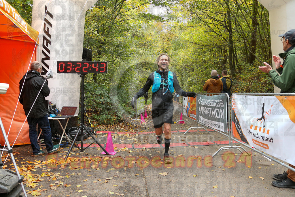 251026_1324_EX1_3363 | Sportfotografie im Rhein-Sieg Kreis, Köln, Bonn, NRW, Rheinland Pfalz, Hessen, etc. Unser Tätigkeitsfeld umfasst den Laufsport vom Volkslauf über den Marathon, Duathlon, Triathon bis zum Ultralauf wie Kölnpfad Ultra oder Schindertrail.